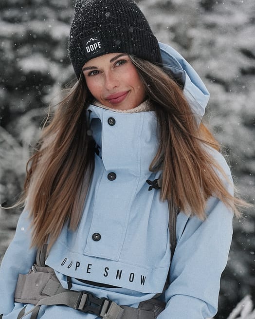 Customer @kamila_novak in Legacy W Snowboard Jacket Women Light Blue