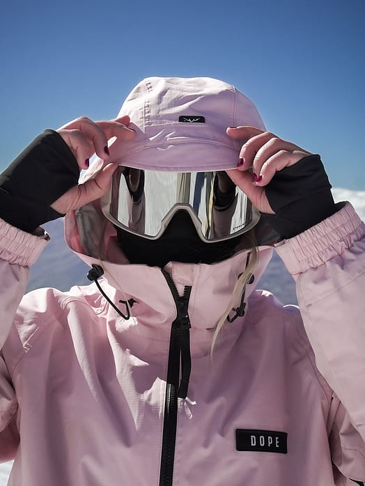 Customer @melinamerkhoffer in Spartan W Snowboard Jacket Women Soft Pink