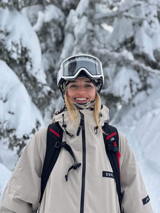 Customer @izzyywallace in Spartan W Snowboard Jacket Women Sand