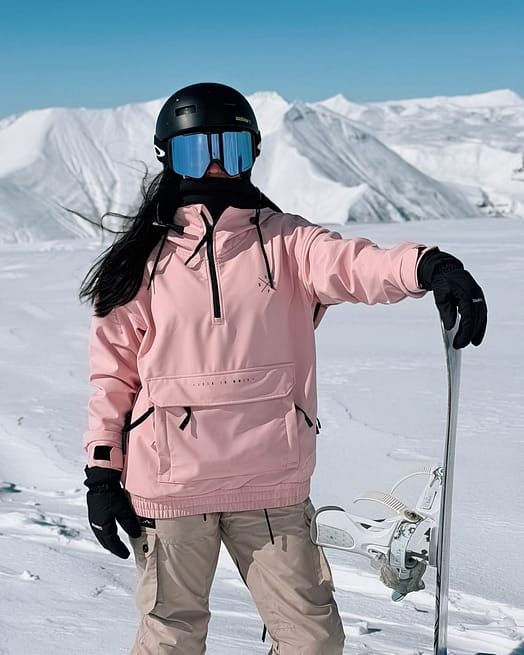 Customer @uljana.smnv in Cyclone W Snowboard Jacket Women Soft Pink