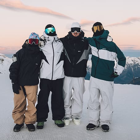 Customer @jonathan.leitner in Spartan Snowboard Jacket Men Spike Light Grey/Black