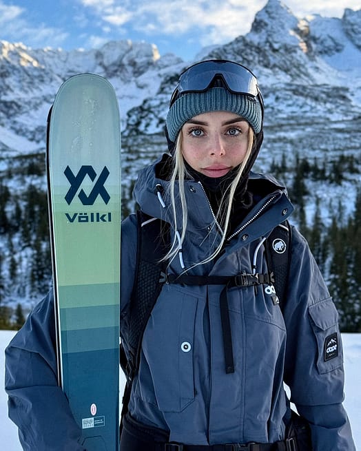 Customer @xagnr in Adept W Snowboard Jacket Women Metal Blue