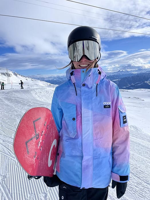 Client @irinaruegg dans Adept W Veste Snowboard Femme Dawn