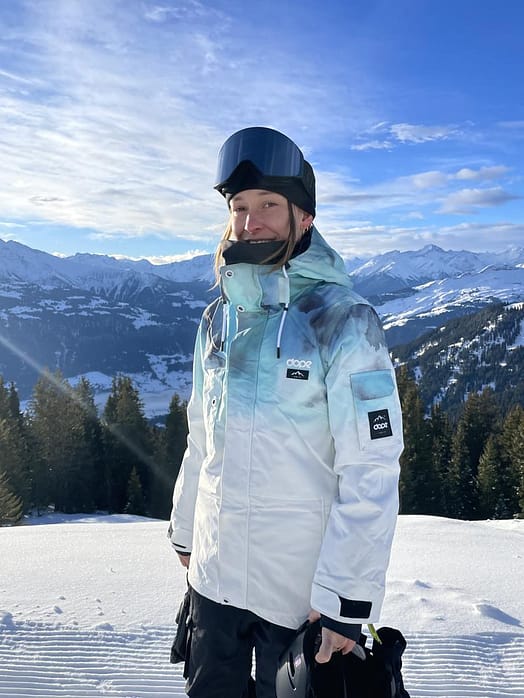 Customer @irinaruegg in Adept W Ski Jacket Women Surf