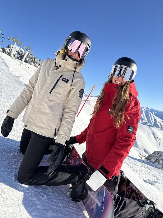 Customer @mouns__ in Adept W Ski Jacket Women Deep Red