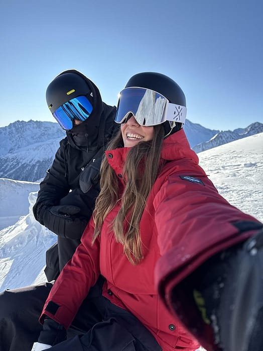 Customer @mouns__ in Adept W Snowboard Jacket Women Deep Red