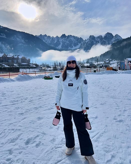 Customer @jannickaz in Blizzard W Snowboard Jacket Women Whitish Renewed