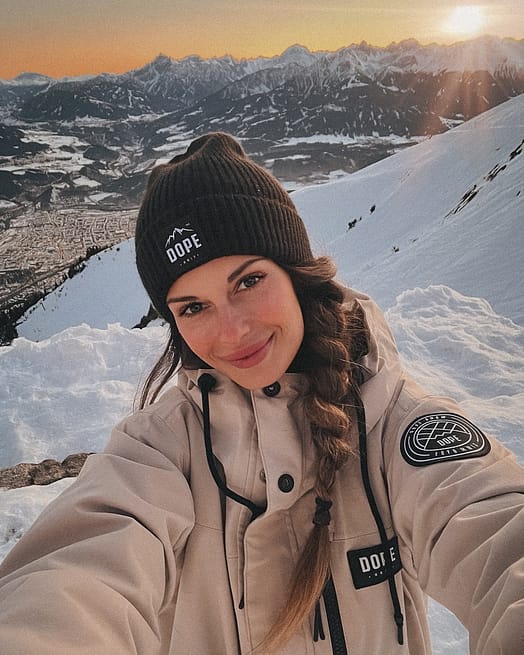 Customer @kamila_novak in Blizzard W Full Zip Ski Jacket Women Sand