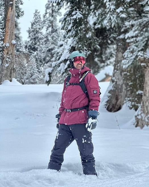 Customer @go_gulmarg_adventures in Adept Snowboard Jacket Men Burgundy