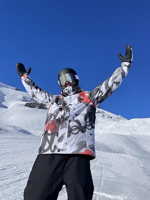 Customer @seb.on.snow in Adept Snowboard Jacket Men Spray Black Red