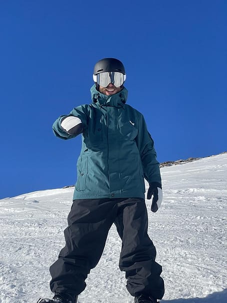 Kunde @seb.on.snow in Adept Snowboardjacke Herren Bottle Green