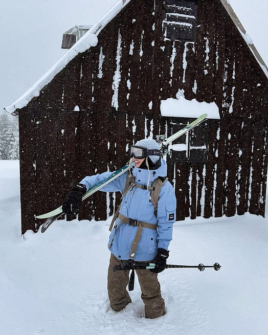 Customer @xagnr in Adept W Ski Jacket Women Light Blue