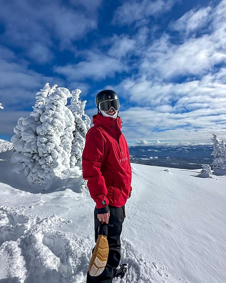 Klant @nicos_pow in Legacy Snowboard jas Heren Deep Red