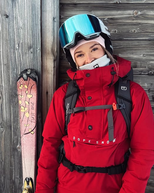 Customer @bare_na in Legacy W Ski Jacket Women Deep Red