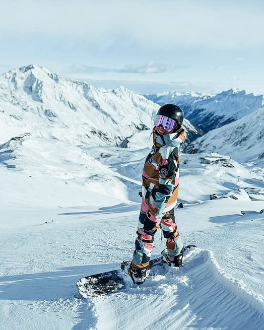 Customer @skvikskvik in Blizzard W Snowboard Jacket Women Shards Gold Muted Pink