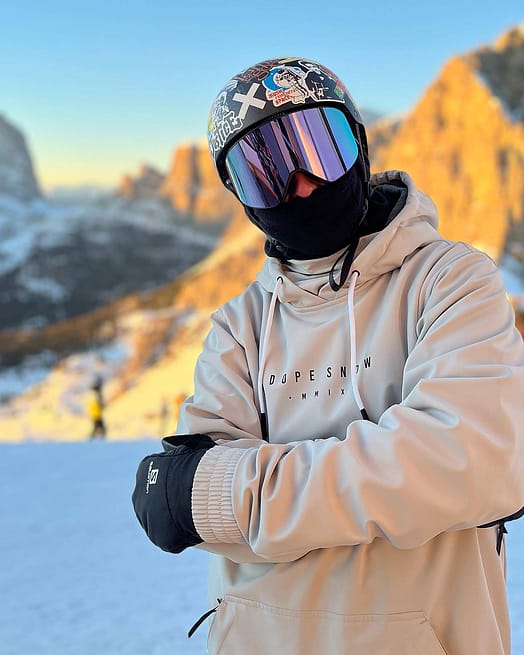 Customer @thomas_gornati in Yeti 2021 Ski Jacket Men Range Light Grey