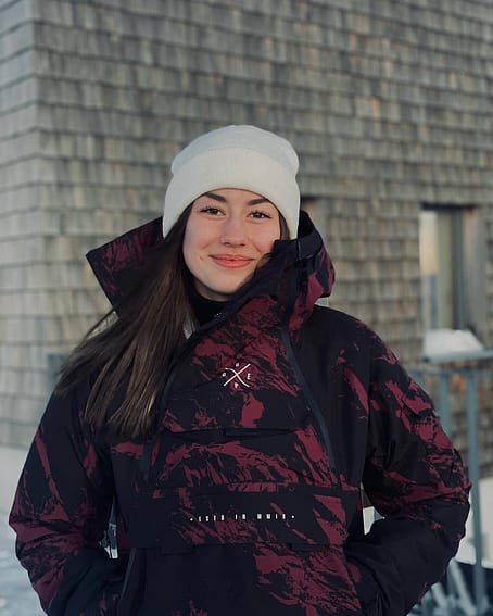 Cliente @lauraakugler en Akin W 21 Chaqueta Snowboard Mujer Paint Burgundy