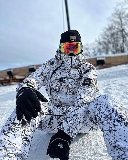 Zákazník @drake.mondrianh v Akin 2021 Bunda na Snowboard Pánské Rock