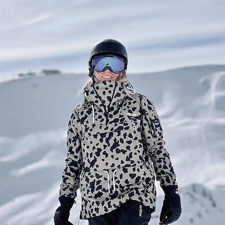 Customer @vanlife_brumy in Annok W Ski Jacket Women Limited Edition Dots