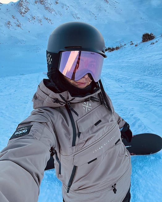 Customer @jennanorthcott in Akin W Snowboard Jacket Women Walnut