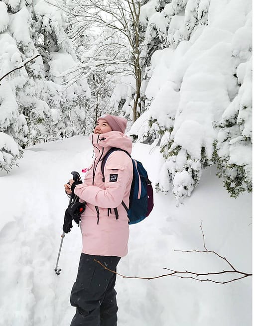 Customer @lauriiemichaud in Akin W Snowboard Jacket Women Soft Pink