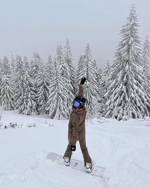 Customer @xagnr in Akin W Snowboard Jacket Women Walnut Renewed