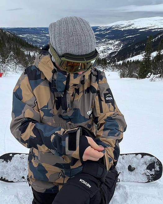 Customer @eleonora.kupczyk in Annok Snowboard Jacket Men Walnut Camo