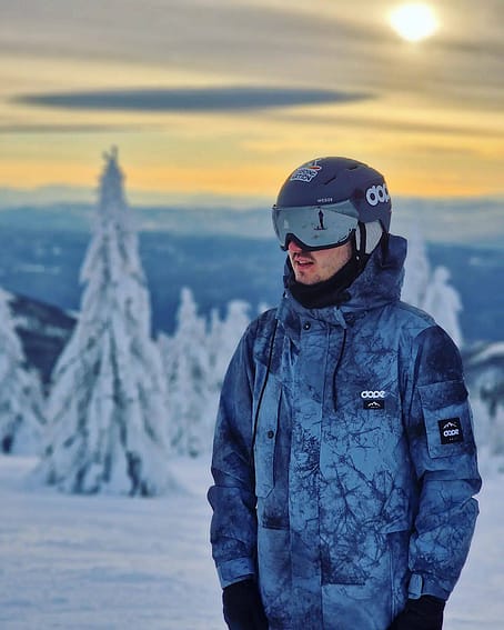 Customer @paulpcosmin in Adept Snowboard Jacket Men Dirt