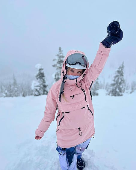 Customer @brittsheaven in Akin W Snowboard Jacket Women Soft Pink