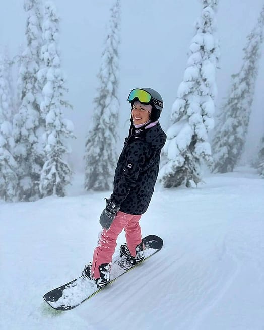 Customer @wil_der_ness in Adept W Snowboard Jacket Women Dots Phantom