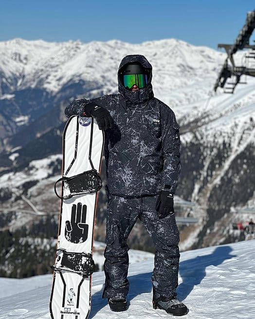 Customer @robinmc97 in Iconic Snowboard Pants Men Rock Black