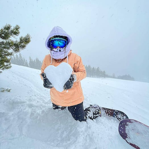 Customer @fedosaa in Legacy W Snowboard Jacket Women Khaki Yellow