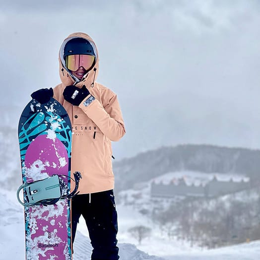 Customer @annie_gauthier in Legacy W Snowboard Jacket Women Khaki Yellow