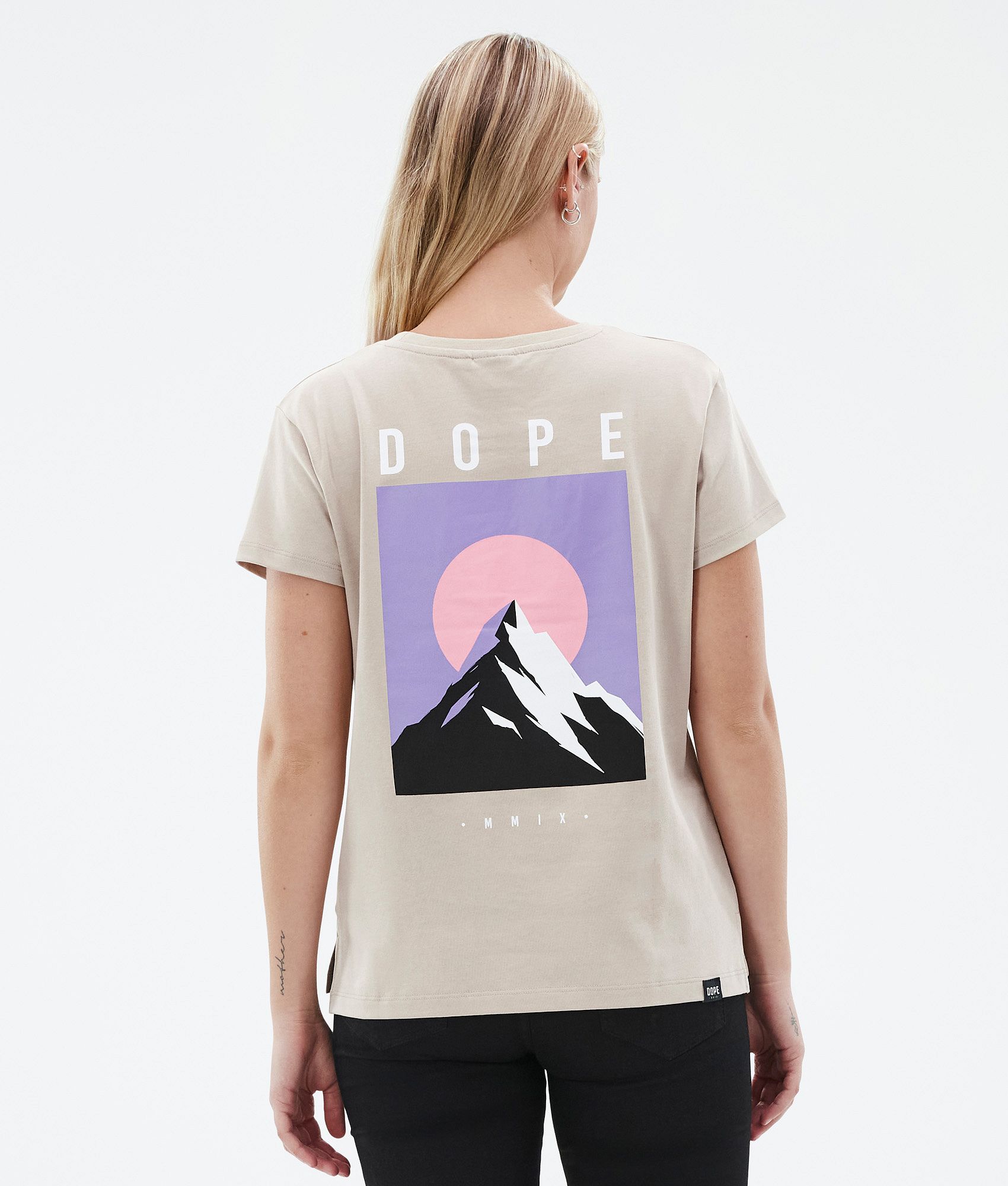 Women's Streetwear T-shirts | Free Delivery | Dopesnow.com