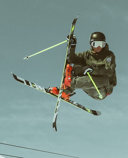 Imagen 2 de 2 - Ryan McElmon esquiando