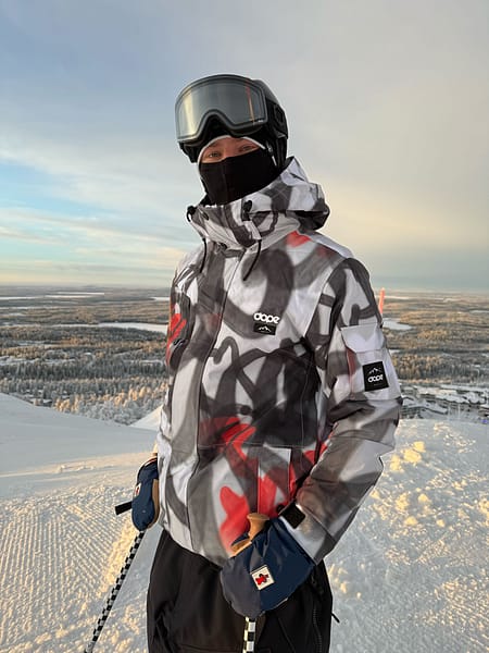 Imagen 2 de 2 - Juho Saastamoinen Skiing