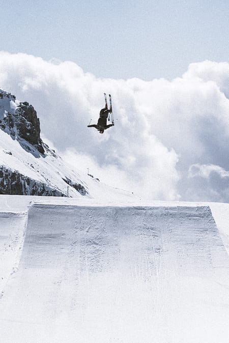 Imagen 1 de 2 - Ryan McElmon esquiando